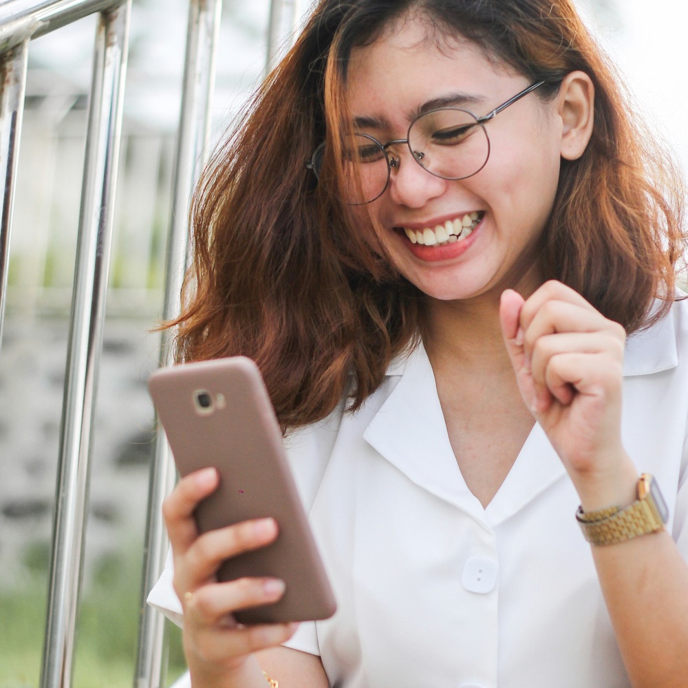 Une cliente accepte un devis depuis son téléphone